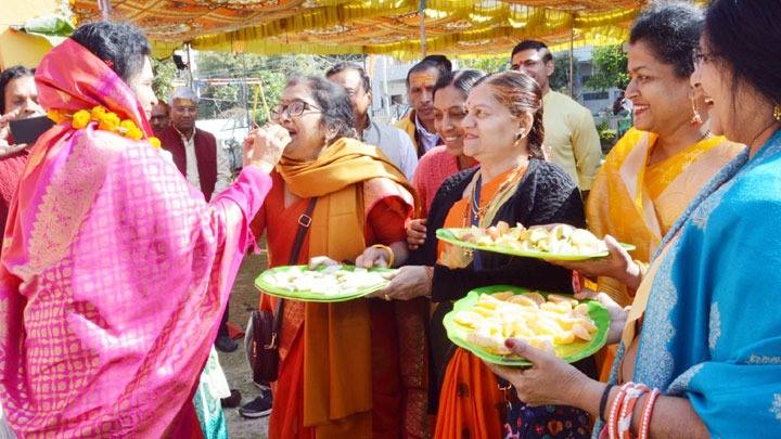 राज्य मंत्री (स्वतंत्र प्रभार) श्रीमती गौर ने श्रीराम मंदिर में श्रद्धालुओं के साथ देखा श्री रामलला प्राण प्रतिष्ठा समारोह